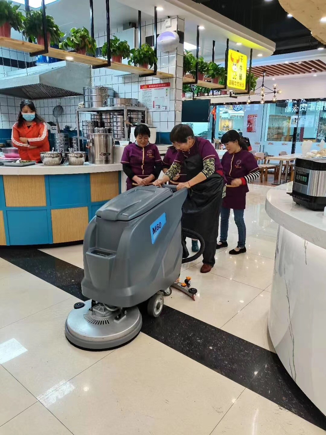 凯德力手推式洗地机都使用