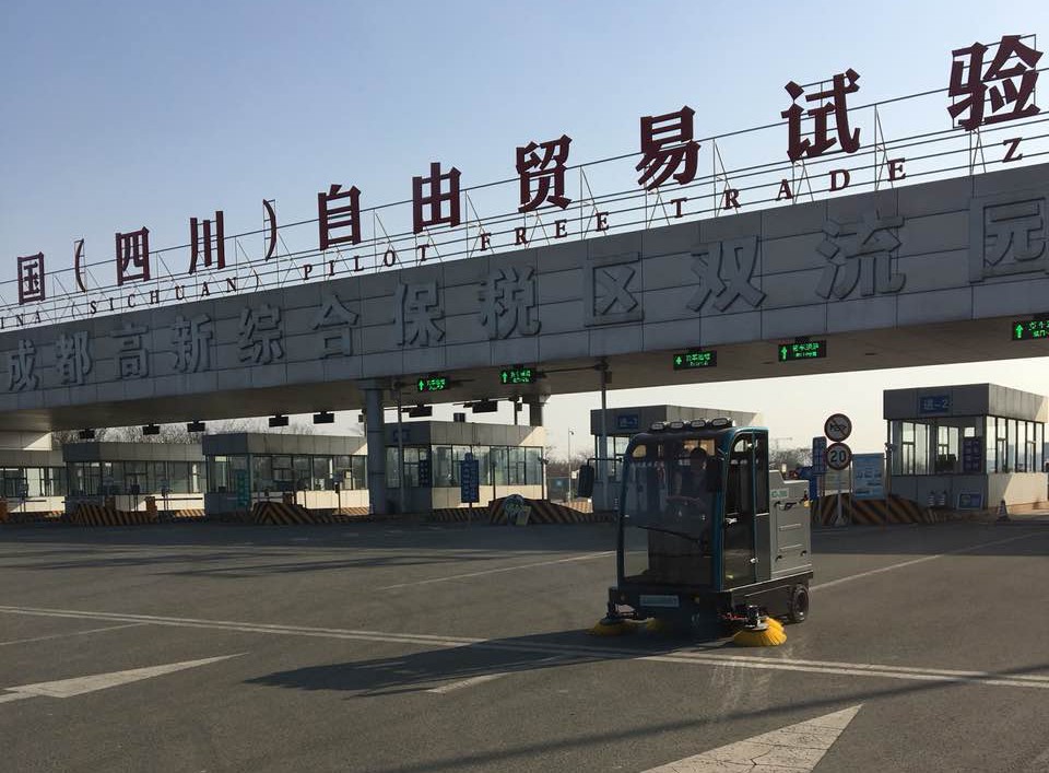 园区清洁选择宏雯扫地车 园区清洁选择宏雯扫地车